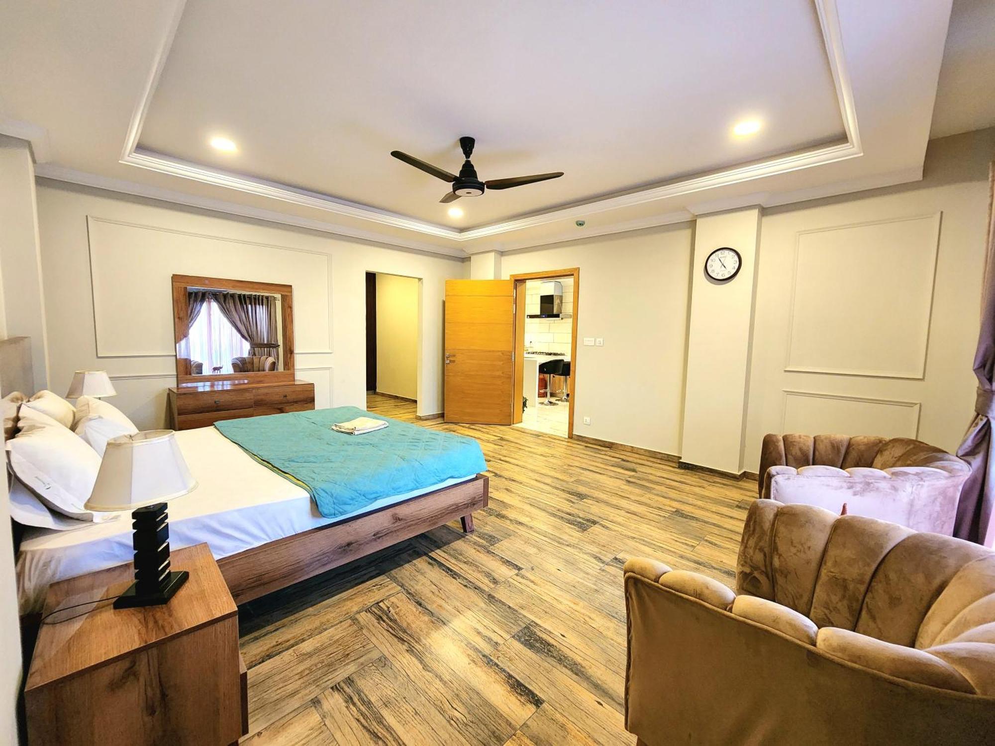Executive Apartments In Bahria Heights 라왈핀디 객실 사진